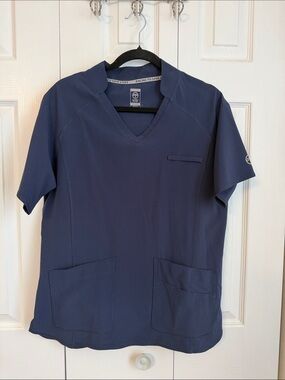 Essential threads antimicrobial, scrub top size large